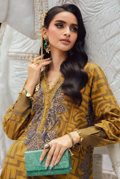 3 Piece Stitched Embroidered Linen Rani Mahal by Maria B M prints Fall Edit'25 Winter Collection MB25FE-ЗА