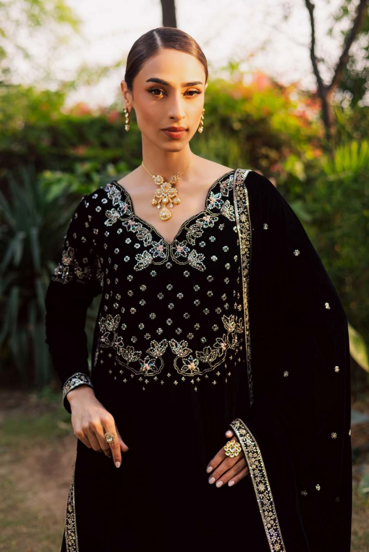 3 Piece Unstitched Velvet Embroidered Maya by Nurèh Wedding Edit Vol-II NU25MV NW-118