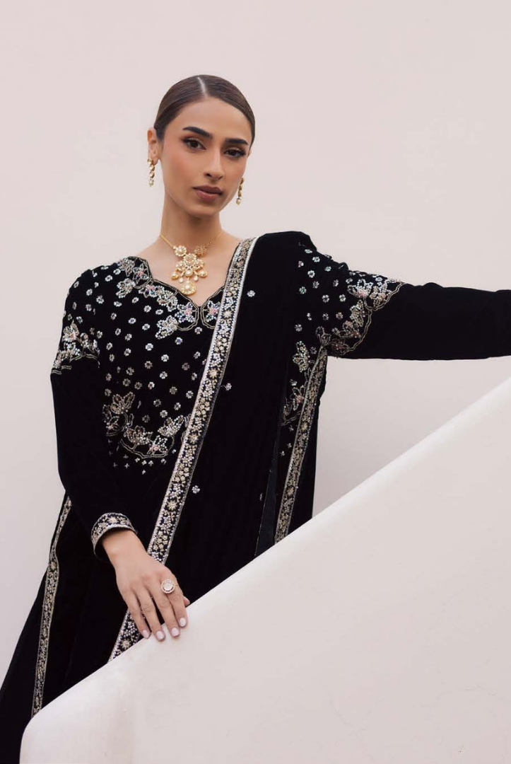 3 Piece Unstitched Velvet Embroidered Maya by Nurèh Wedding Edit Vol-II NU25MV NW-118