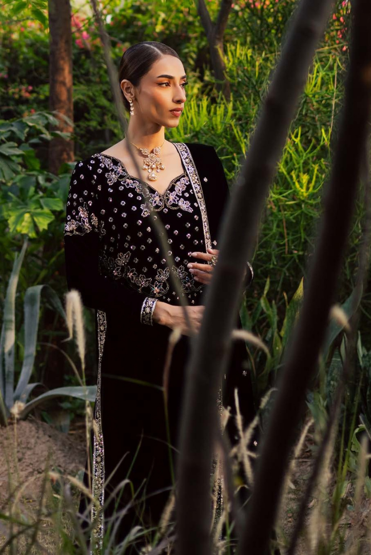 3 Piece Unstitched Velvet Embroidered Maya by Nurèh Wedding Edit Vol-II NU25MV NW-118