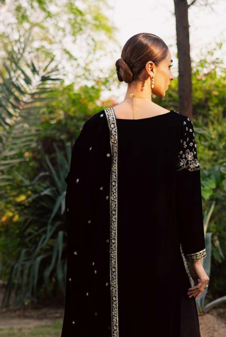 3 Piece Unstitched Velvet Embroidered Maya by Nurèh Wedding Edit Vol-II NU25MV NW-118