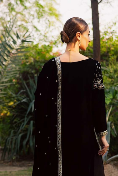 3 Piece Unstitched Velvet Embroidered Maya by Nurèh Wedding Edit Vol-II NU25MV NW-118