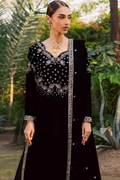 3 Piece Unstitched Velvet Embroidered Maya by Nurèh Wedding Edit Vol-II NU25MV NW-118