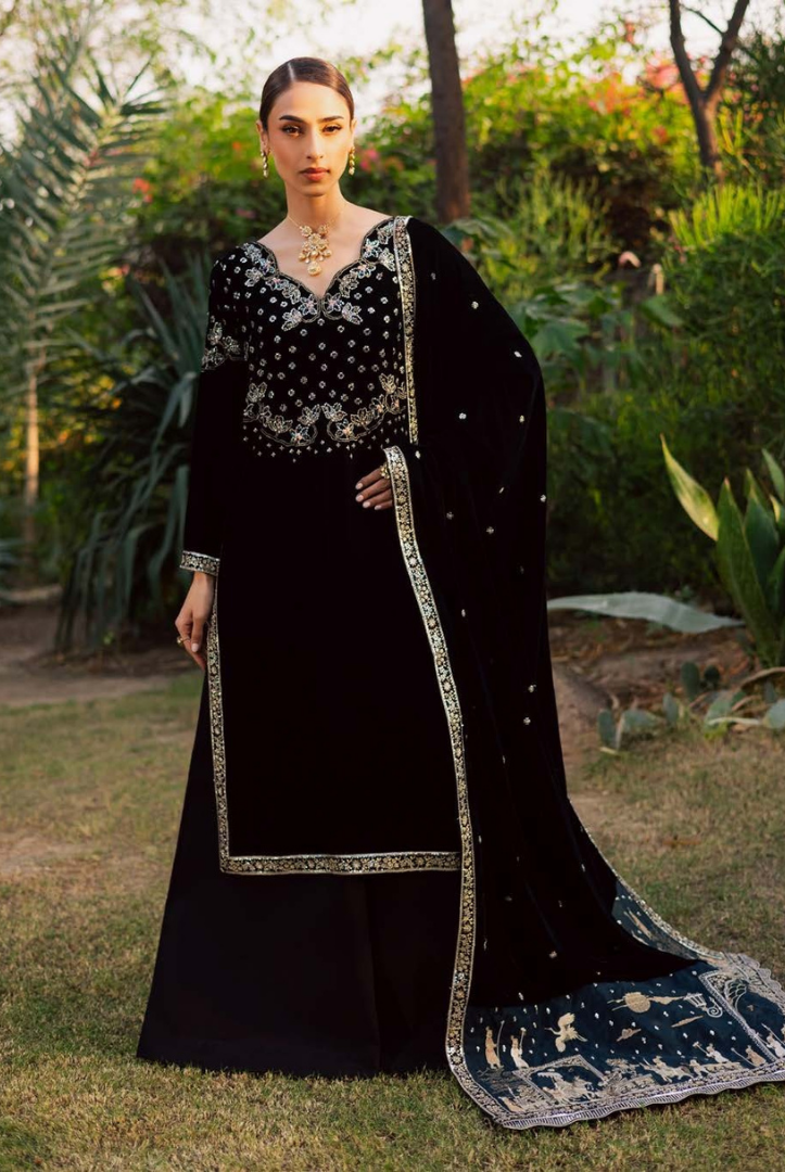 3 Piece Unstitched Velvet Embroidered Maya by Nurèh Wedding Edit Vol-II NU25MV NW-118