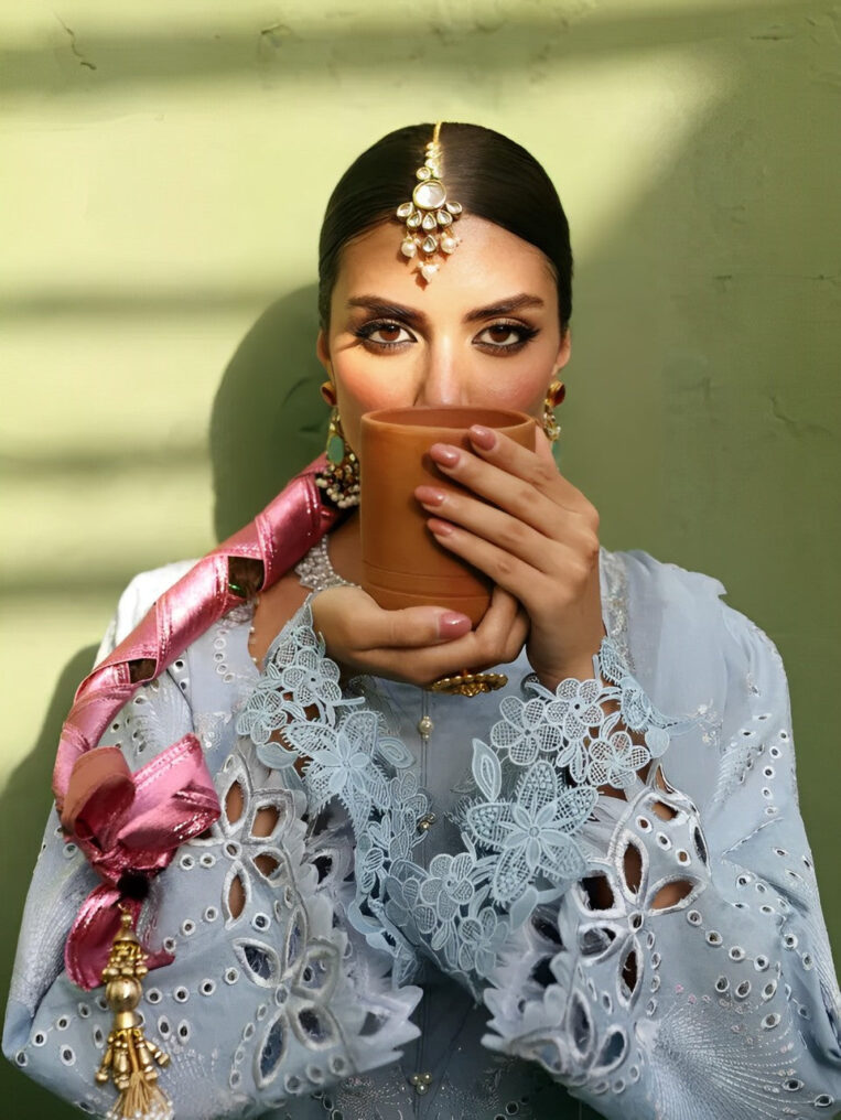 Nureh Mehmaan Nawazi 3 Piece Stitched Suit - 03 - Image 3