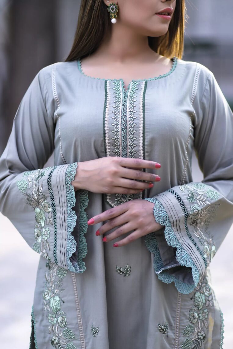 Qaus-e-Qaza 3 Piece Stitched Tu Jhoom Eid-ul-fitar Collection - VINA - Image 3