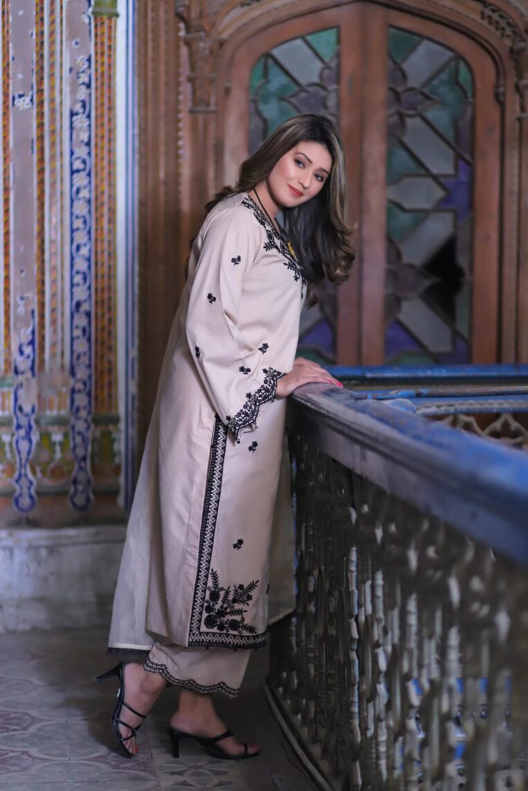 Qaus-e-Qaza 3 Piece Stitched Tu Jhoom Eid-ul-fitar Collection - ESMA - Image 2
